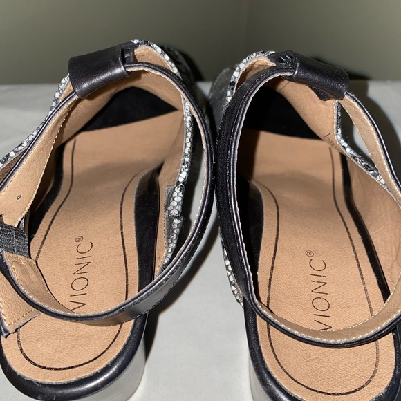Vionic- Kaia Snakeskin Stacked Heel Sandal size 11 (USA) - Picture 4 of 6